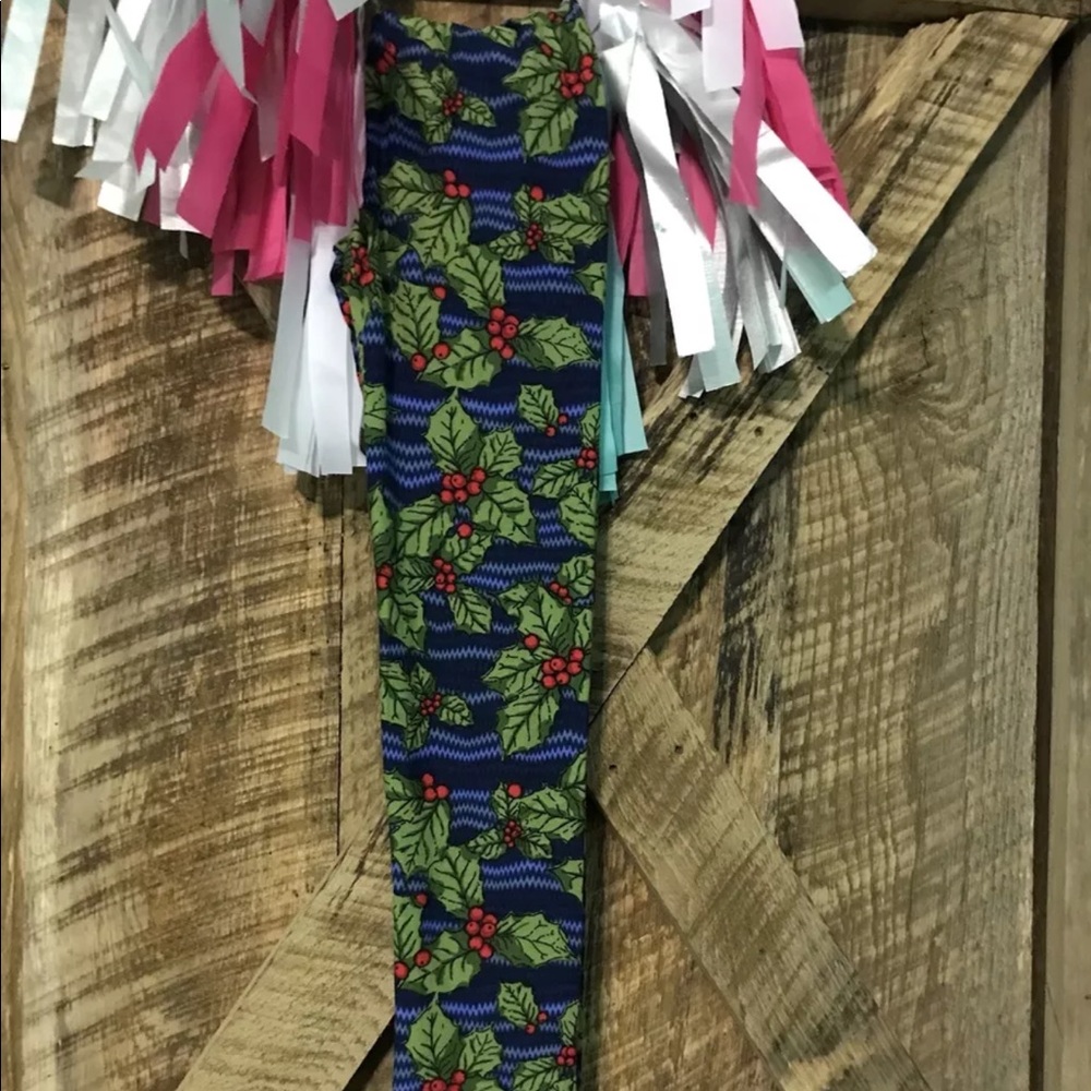 LuLaRoe Holiday Holy Leaf Leggings Size L/XL
